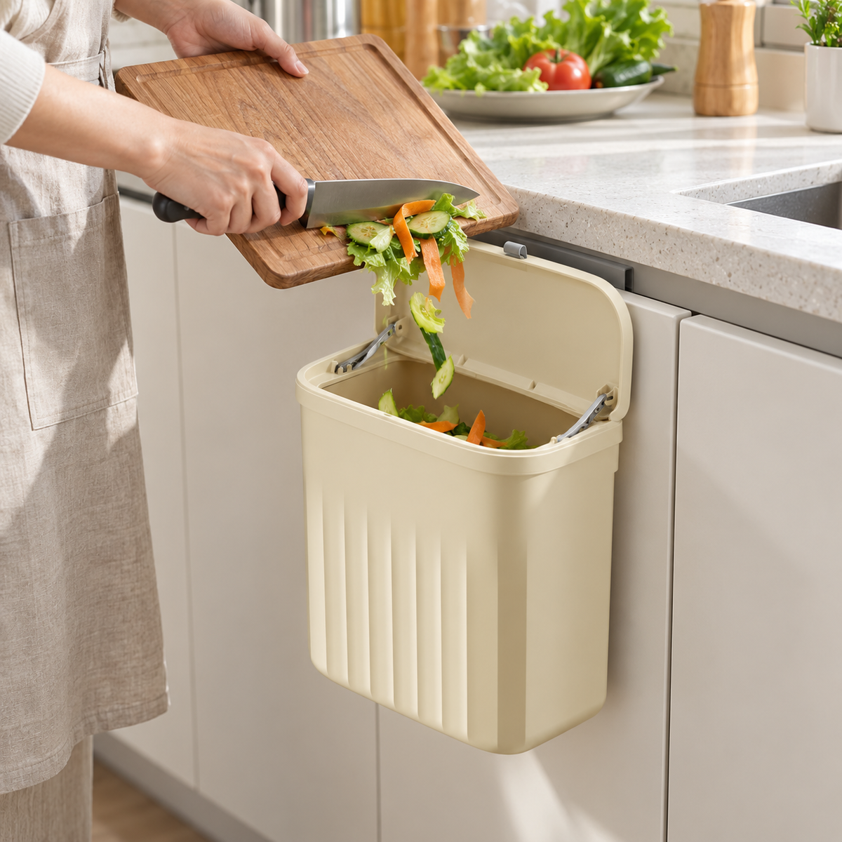 🗑️ Trash Bin | Durable Plastic | Kitchen | Homeowners | Wall-Mounted Convenience